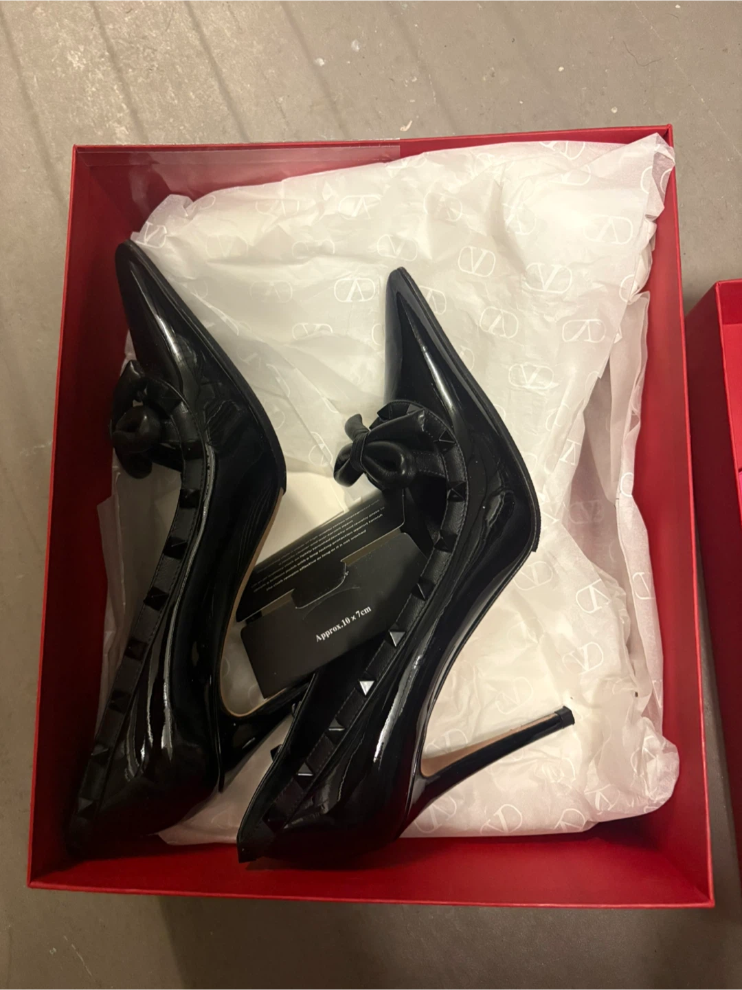Valentino Garavani Rockstud Bow Patent Pumps - photo 4
