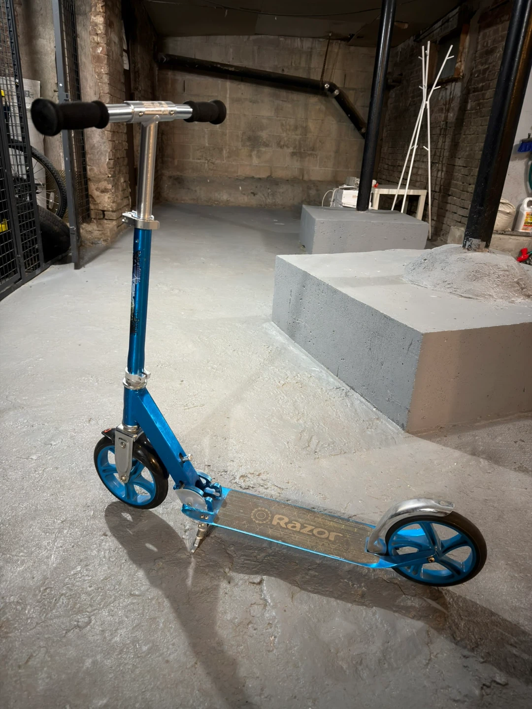 Razor A5 Lux Kick Scooter Blue