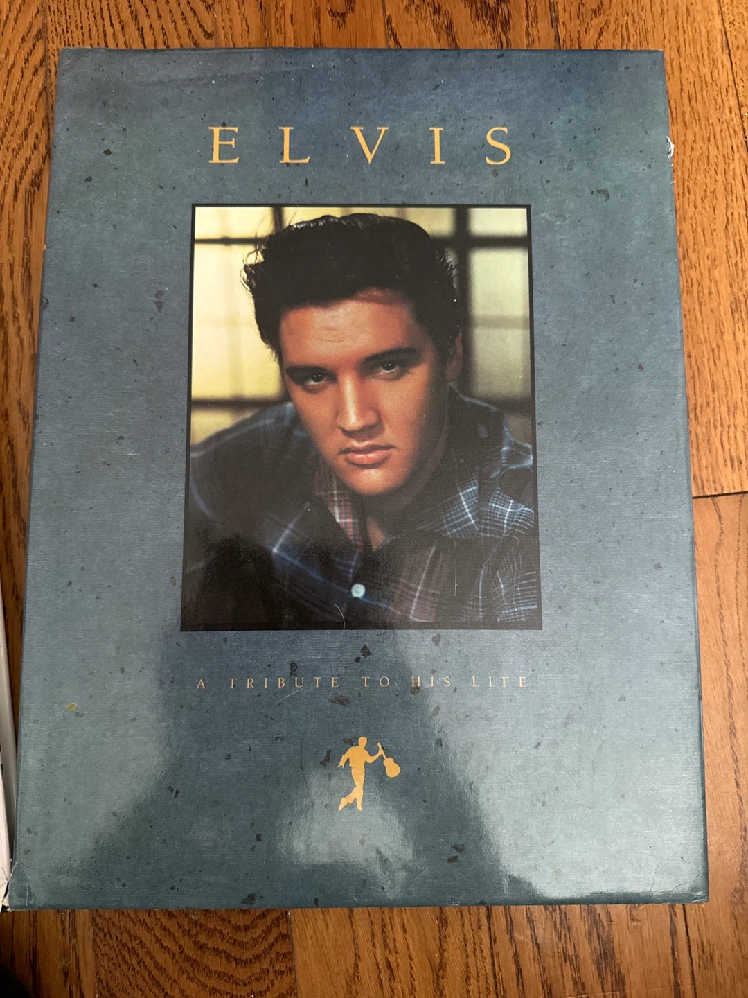 Elvis: A Tribute to His Life Book