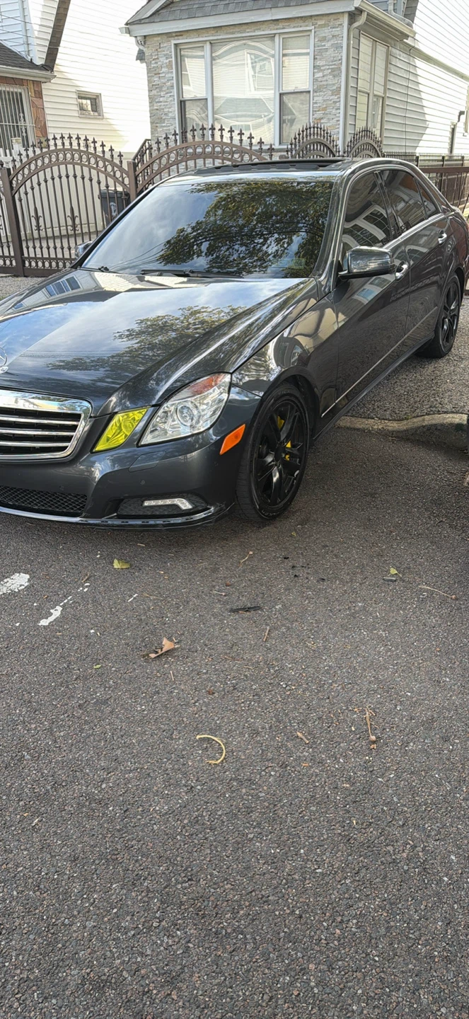 Mercedes-Benz E550 Sedan