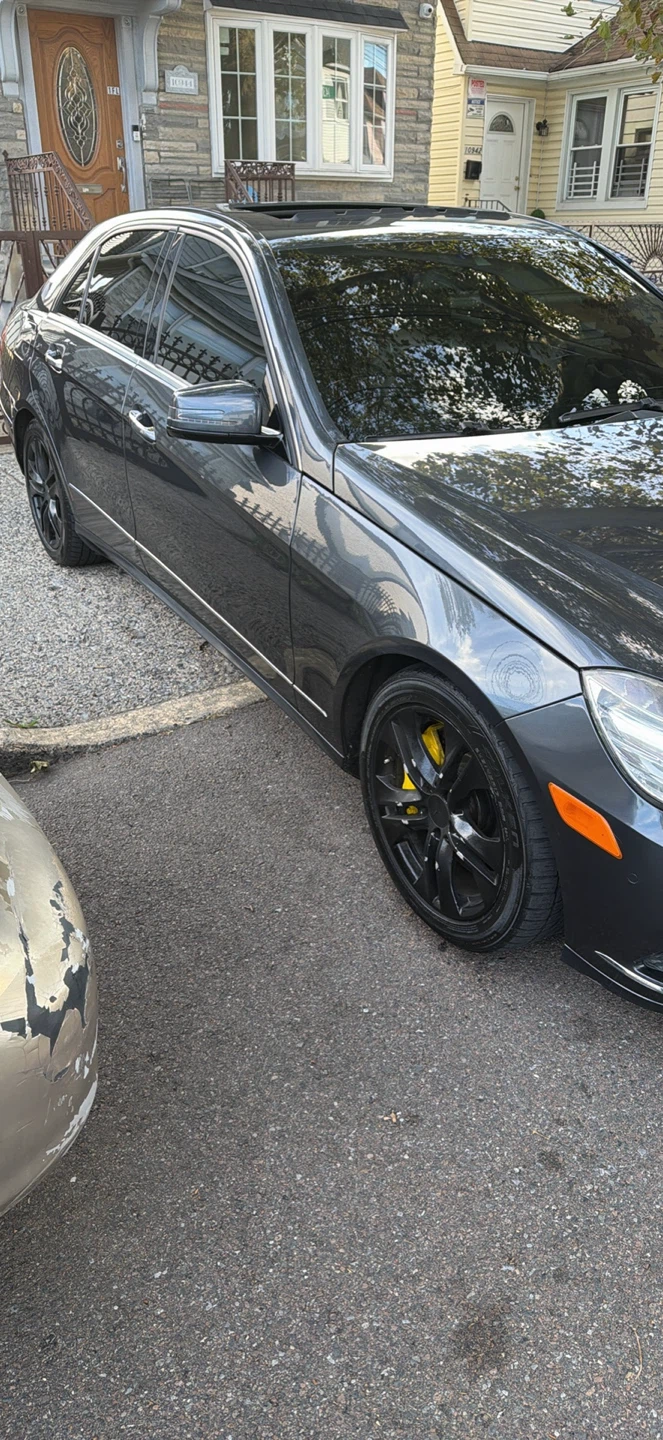 Mercedes-Benz E550 Sedan - photo 4