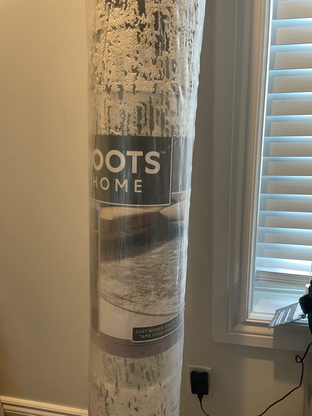 New Area Rug (6’6” x 9’)