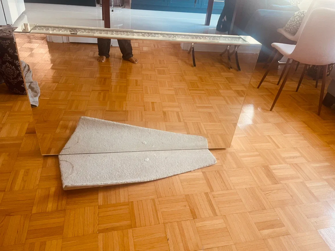 Mirrored living room  Table with Crystal Accent - photo 3