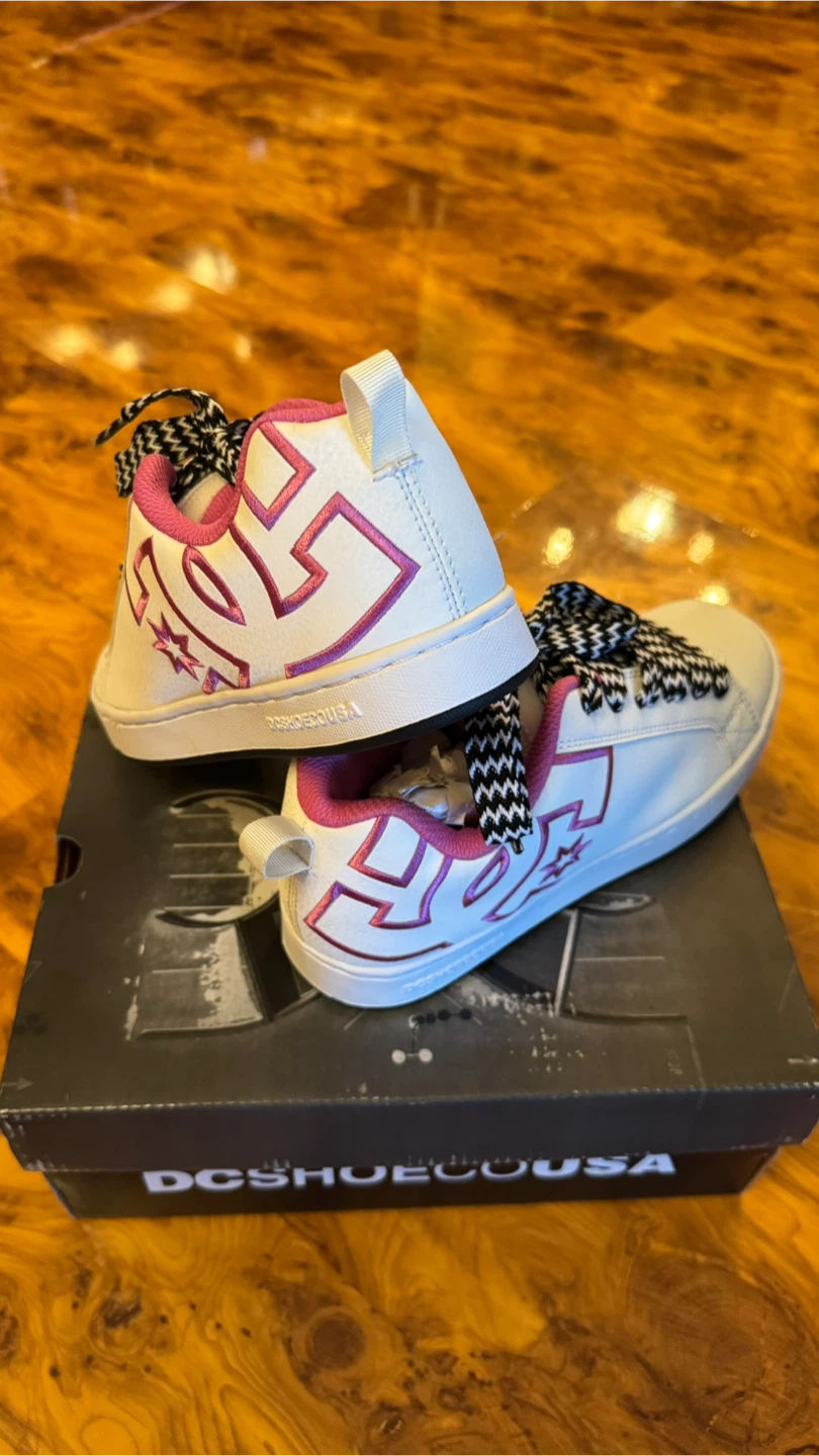 DC Court Graffik Women's Shoes - Size 6.5 US