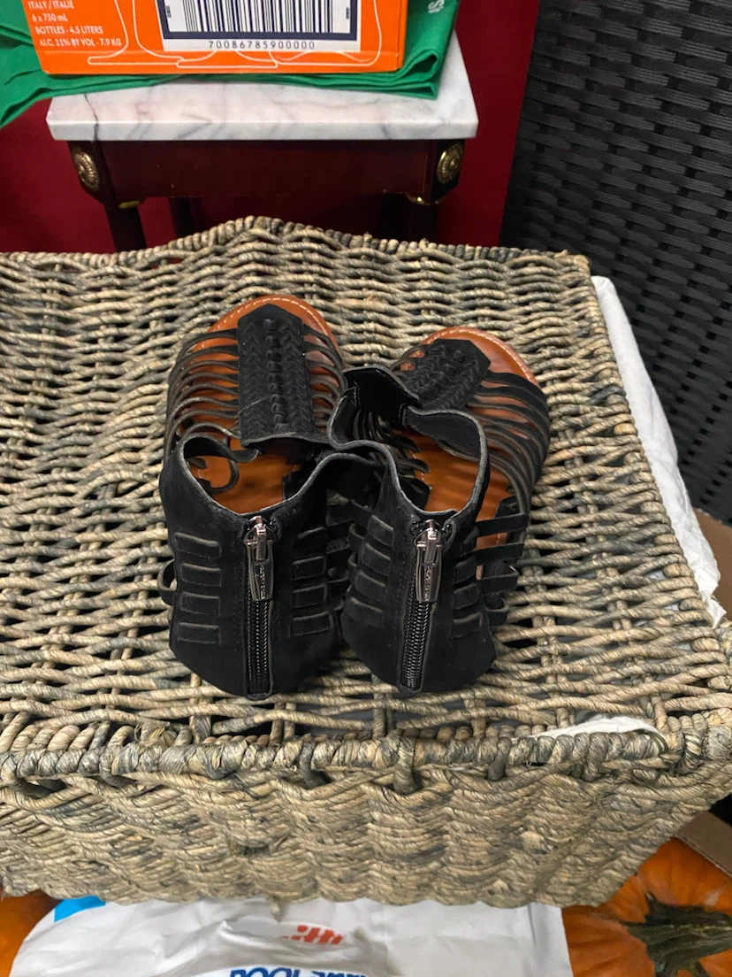 Vince Camuto Black Gladiator Sandals - photo 2