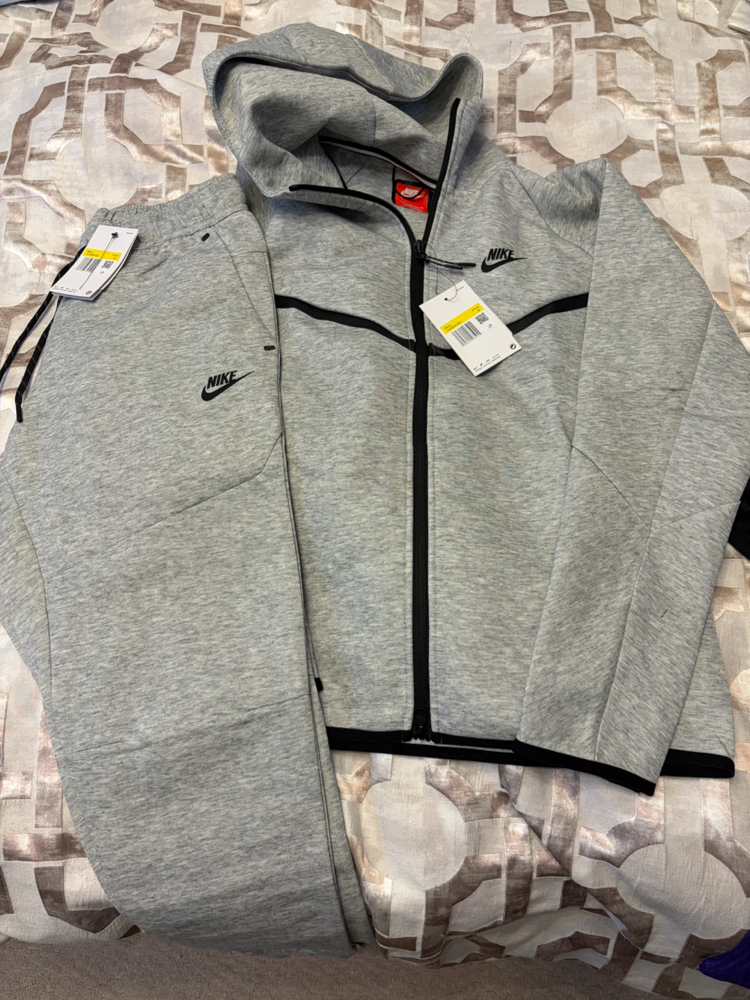 Nike Tech Fleece Tracksuit Set SIZE MEDIUM IN BLACK AND GREY