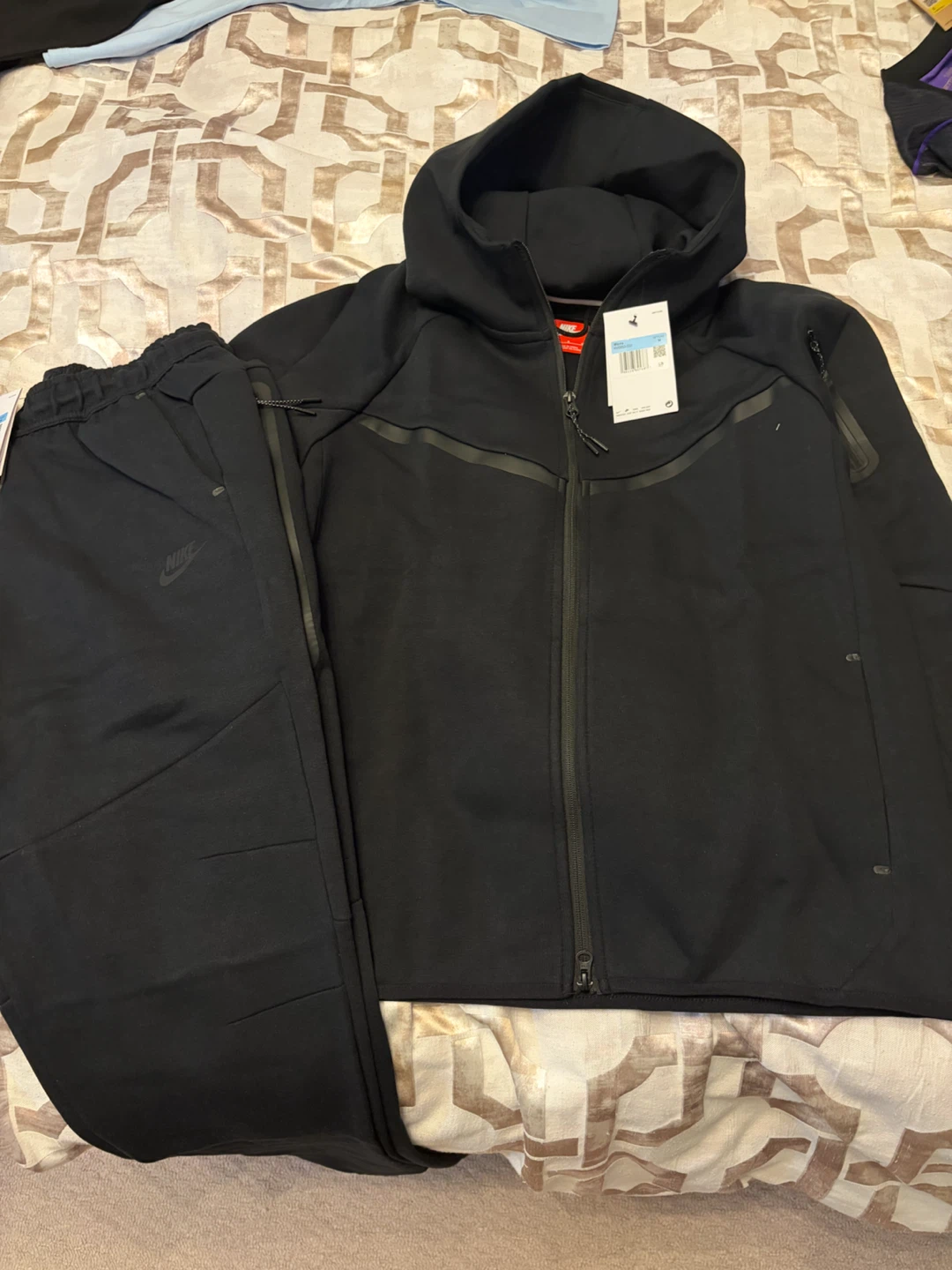 Nike Tech Fleece Tracksuit Set SIZE MEDIUM IN BLACK AND GREY - photo 2