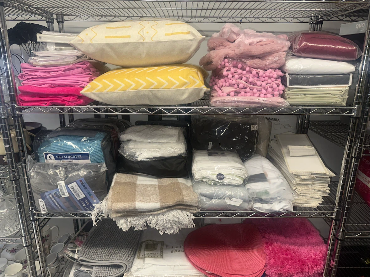 Shelf Full of Linen - photo 2