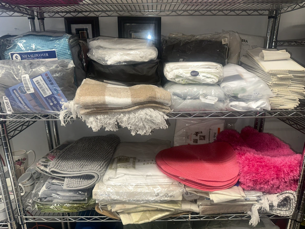 Shelf Full of Linen - photo 3