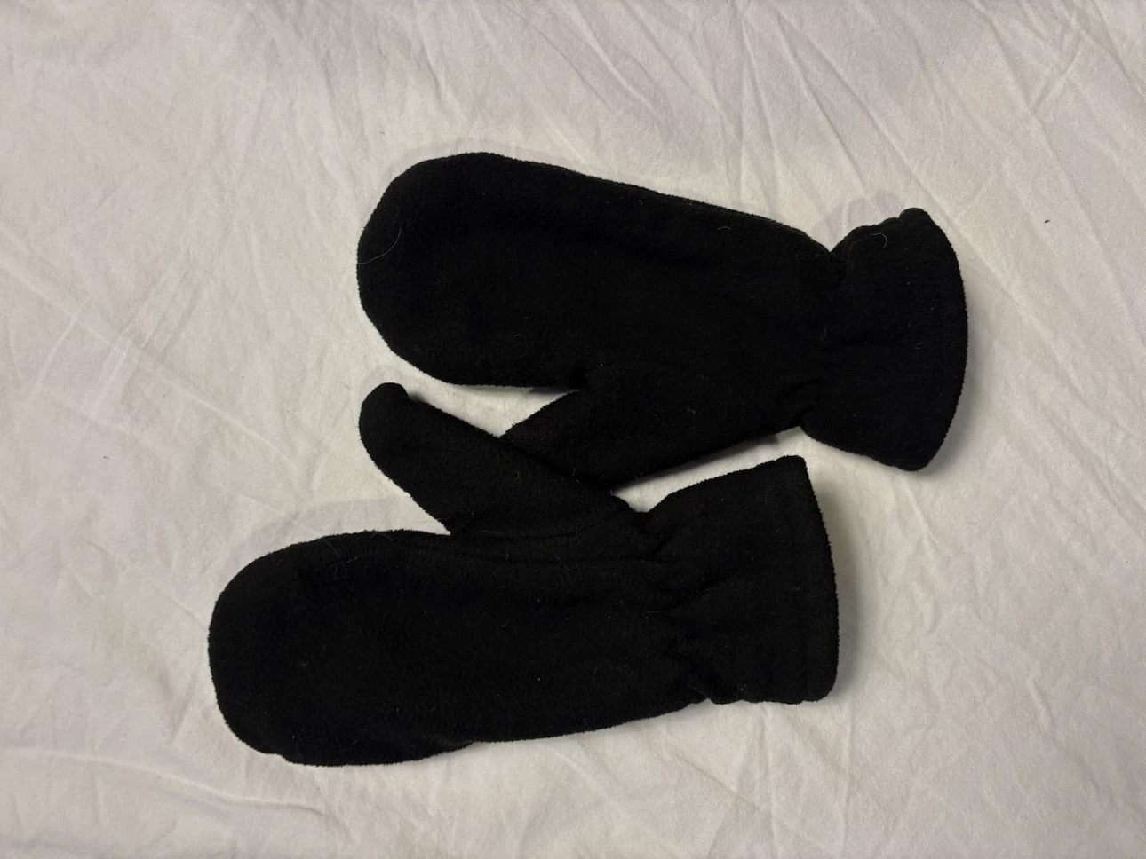 Black fleece mittens