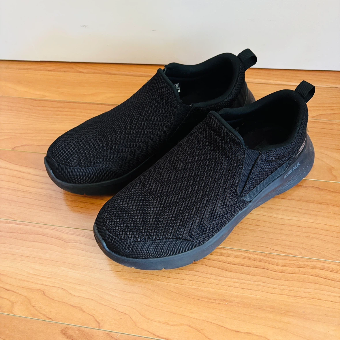 New $130 Men’s Skechers GoWalk Slip-On Shoes Black