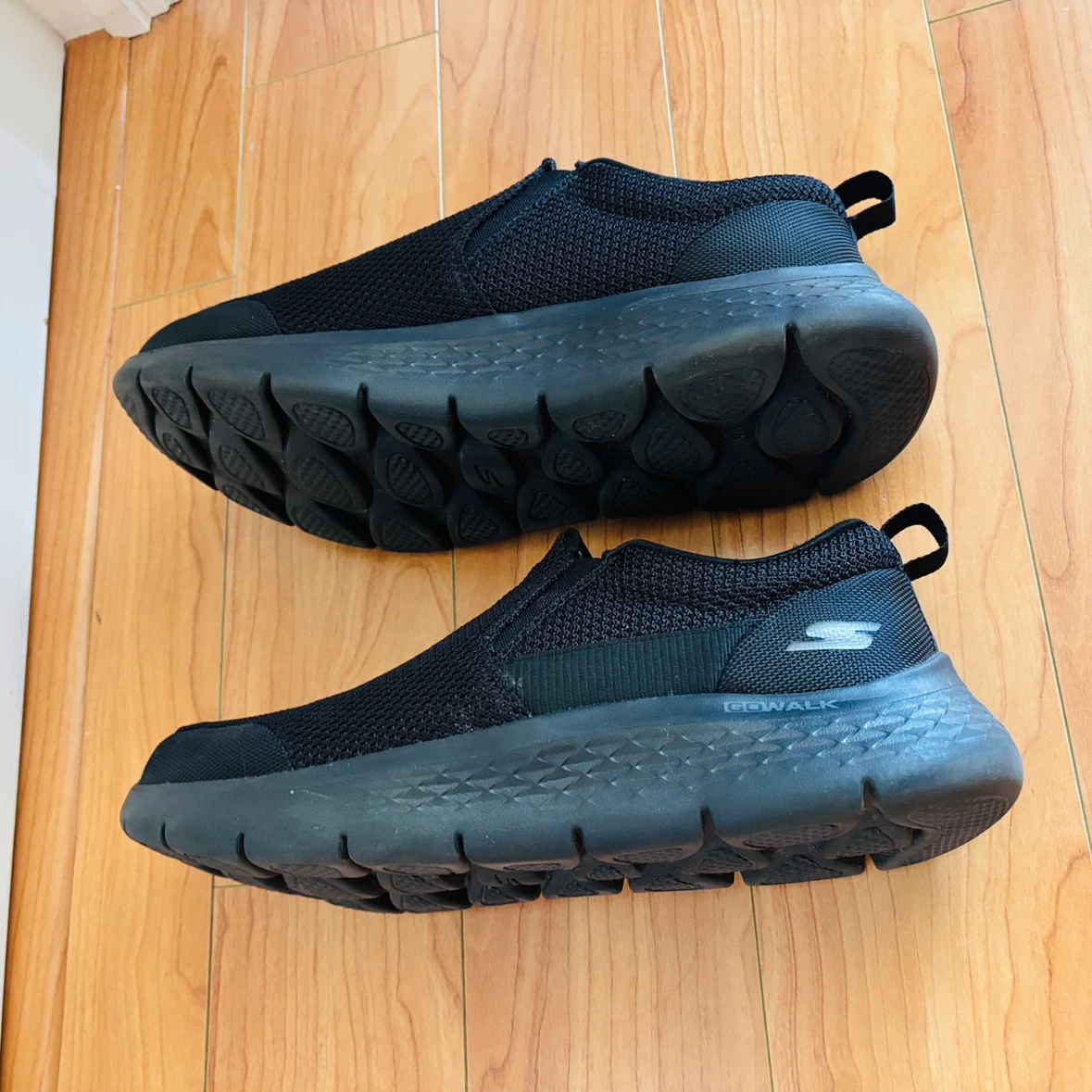 New $130 Men’s Skechers GoWalk Slip-On Shoes Black - photo 3