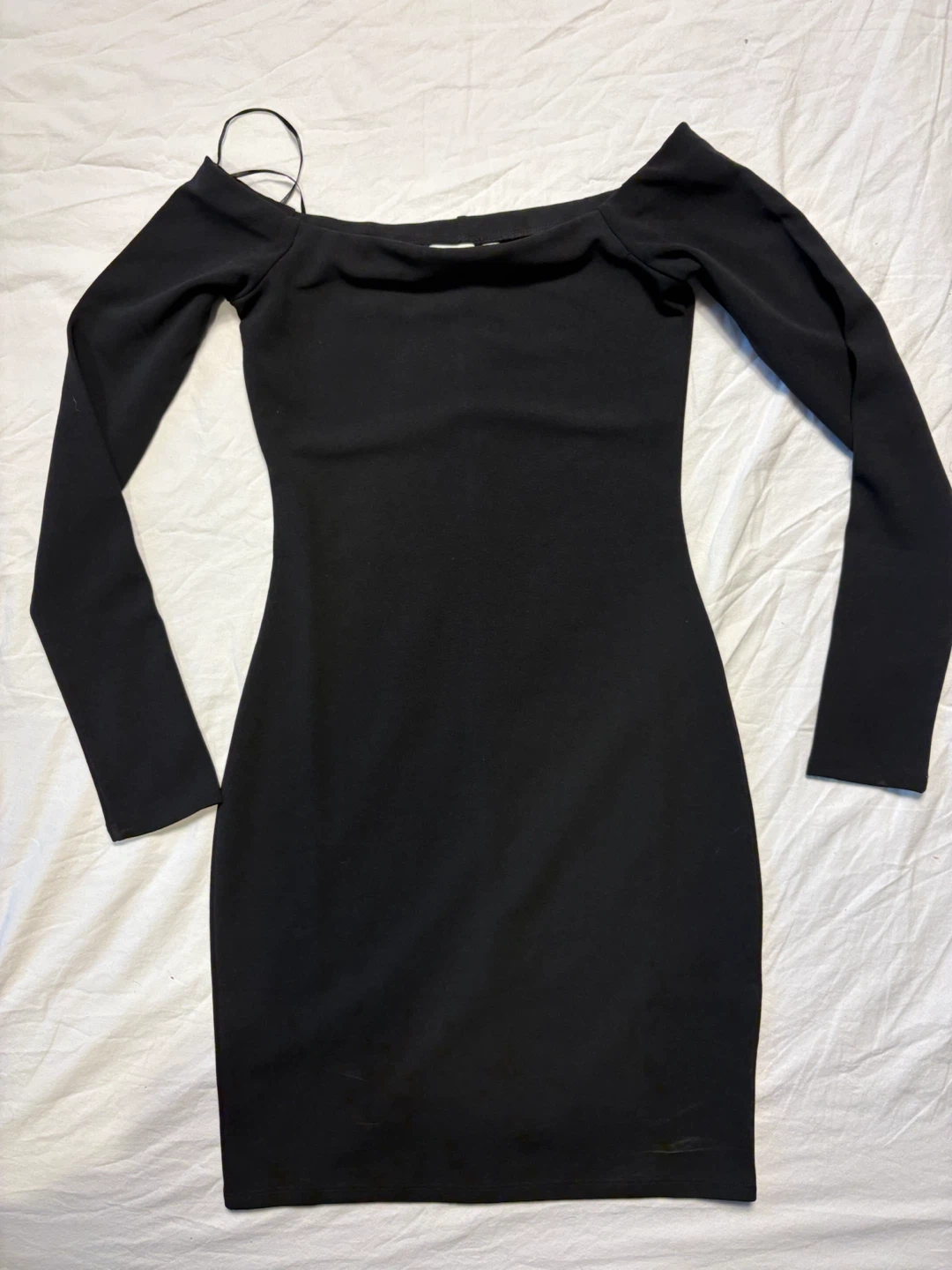 H&M black off-the-shoulder dress - photo 2
