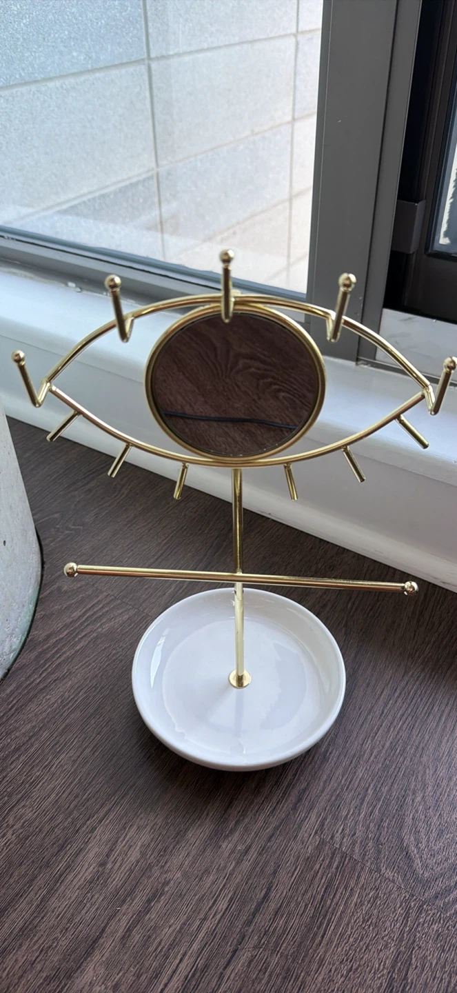 Eye-Shaped Metal Jewelry Stand