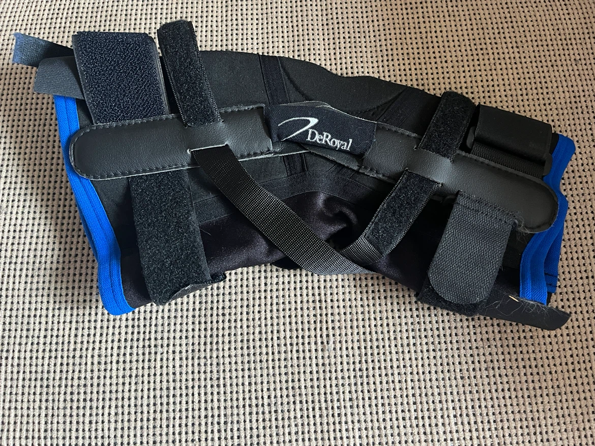 DeRoyal Hinged Knee Brace Size Small - photo 2