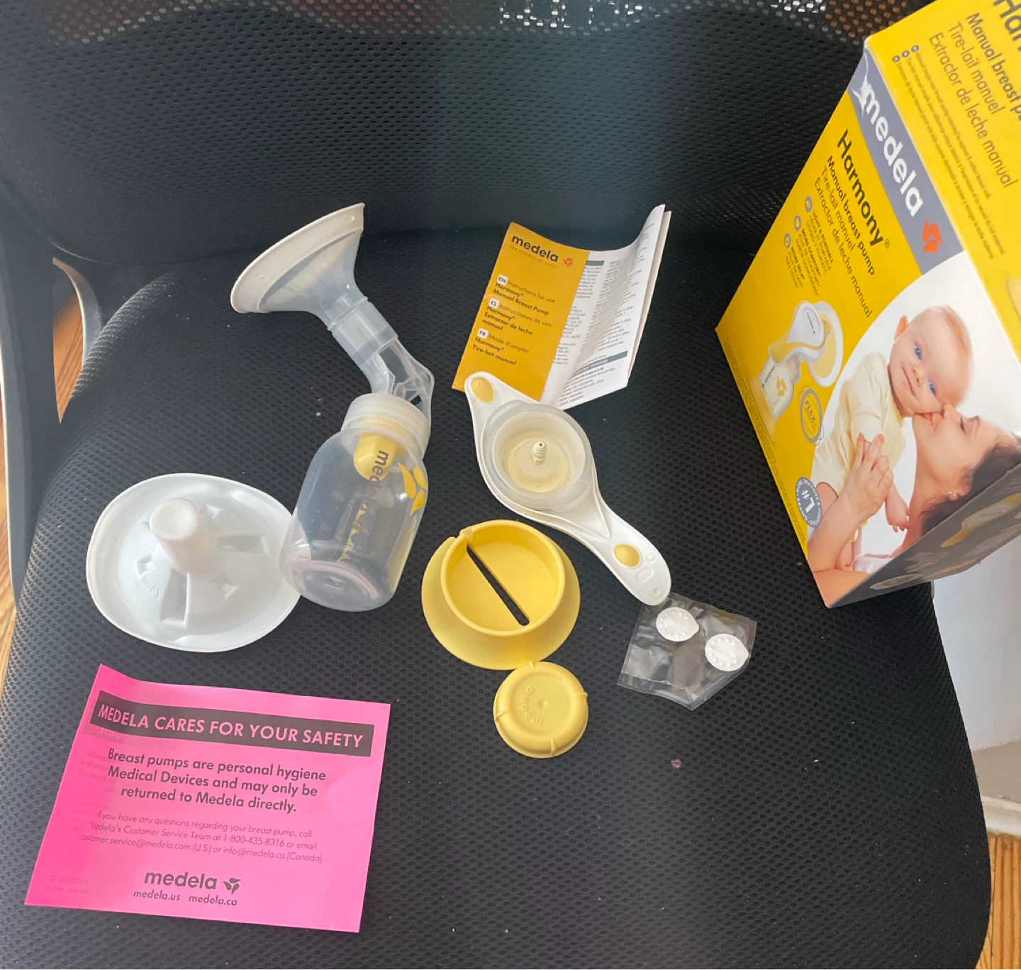 Move out sale: Medela Harmony Manual Breast Pump - photo 2