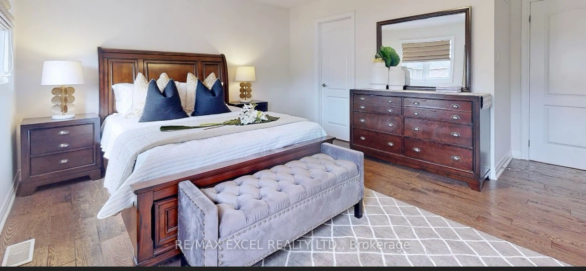 Queen bed set, 2 night stand, dresser + mirror - photo 2