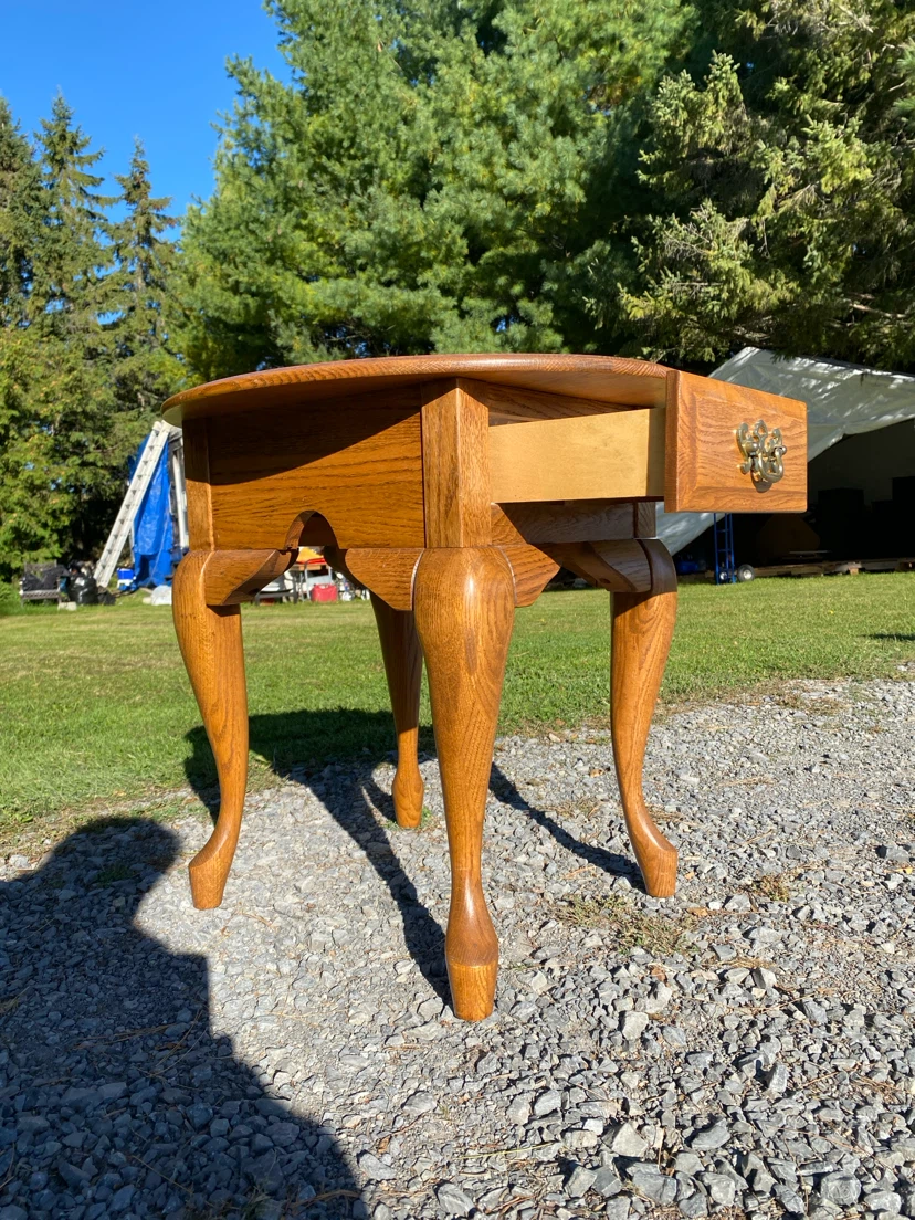 Vintage T&J Furniture Oak Side / End Table (CAN DELIVER) - photo 3