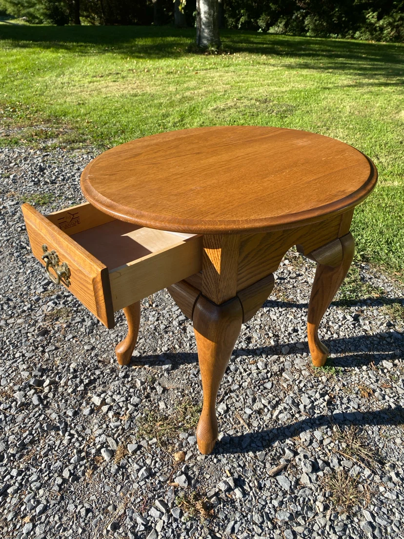 Vintage T&J Furniture Oak Side / End Table (CAN DELIVER) - photo 5