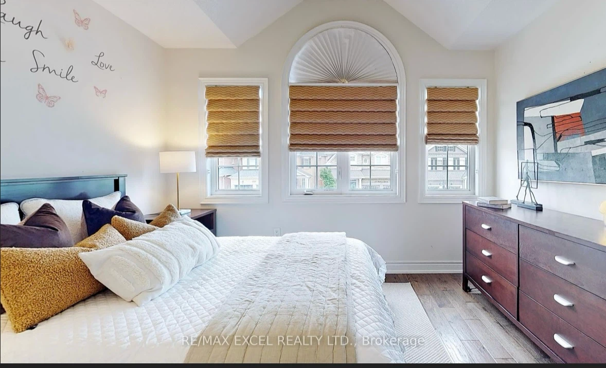 Dark Wood Queen Bed ser - photo 2