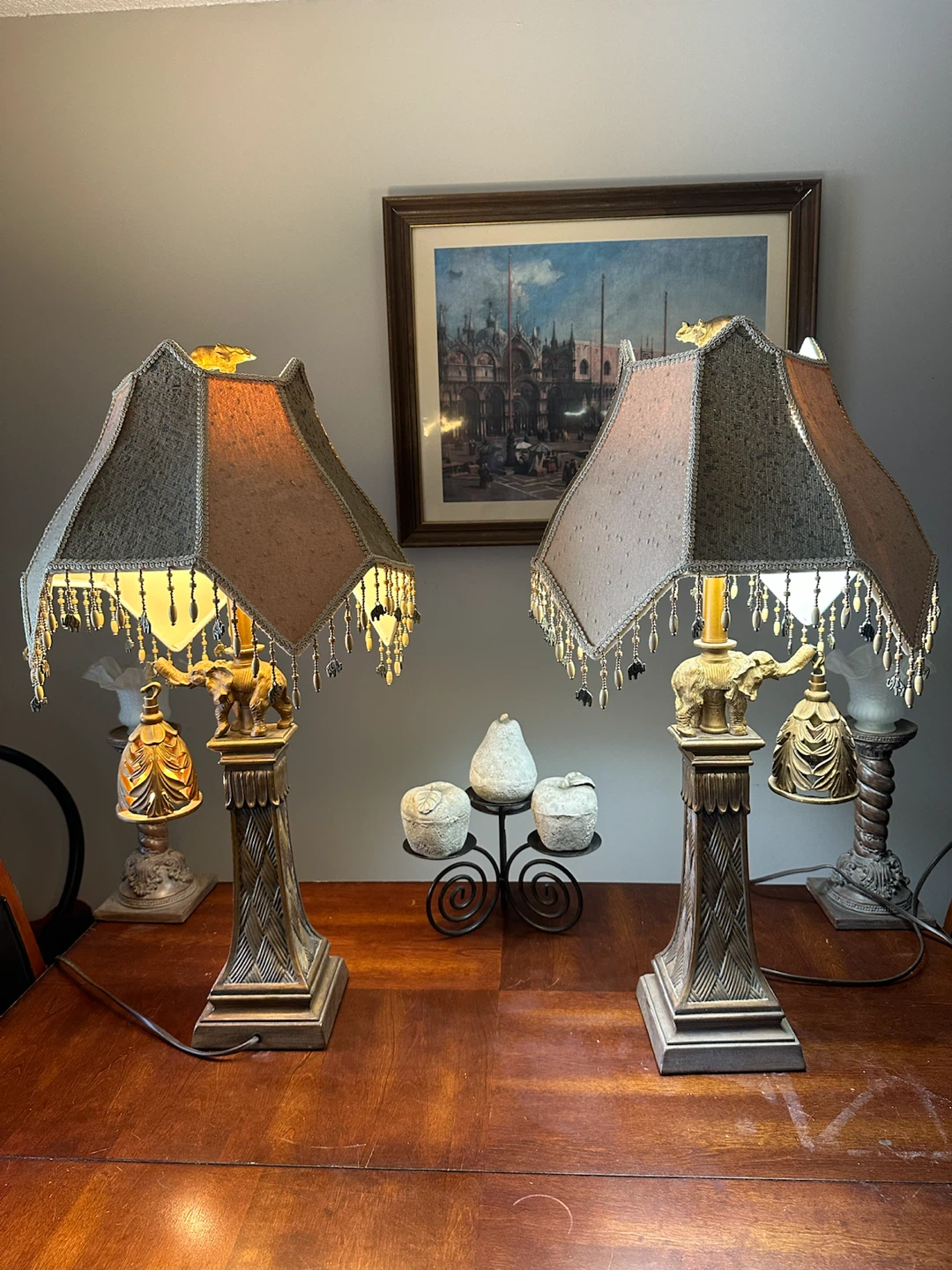 Dining room table and chairs 6 plus mask