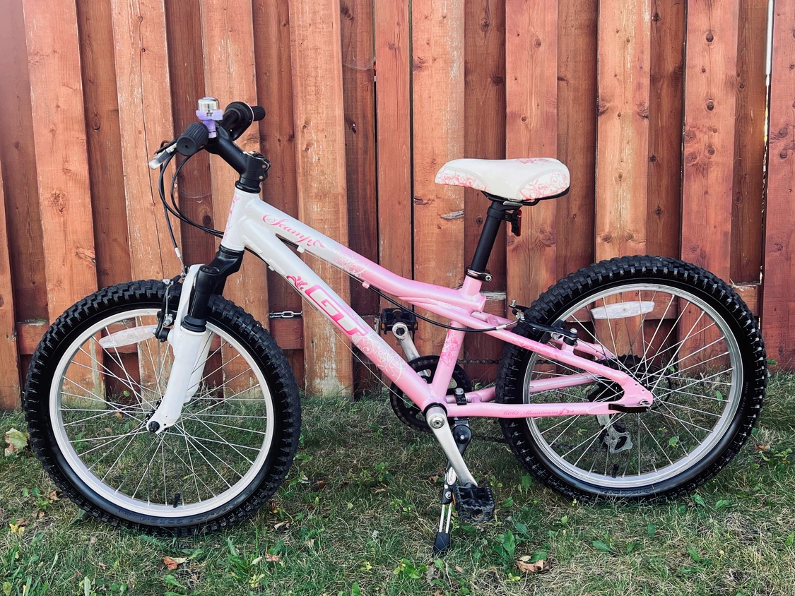 20" GT Scamp Girls' Mountain Bike – New Grips & Shifter - photo 2