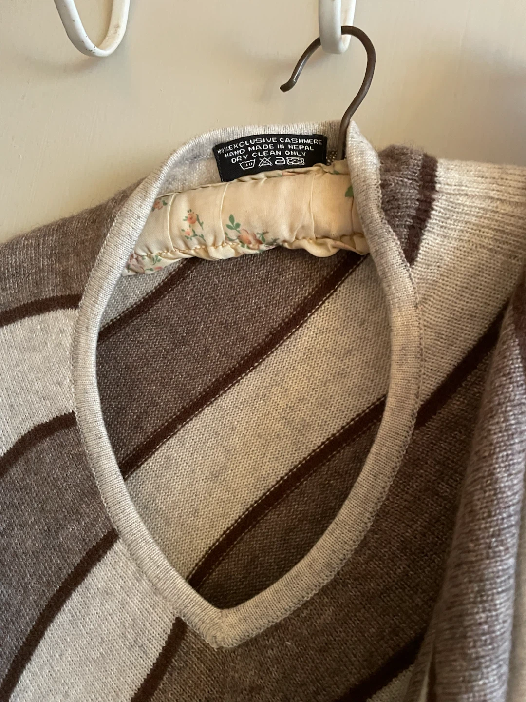 Gorgeous Striped Cashmere Poncho - photo 3