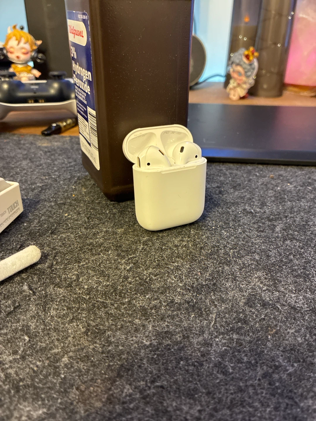 Apple AirPods GEN 1 with Charging Case - photo 2