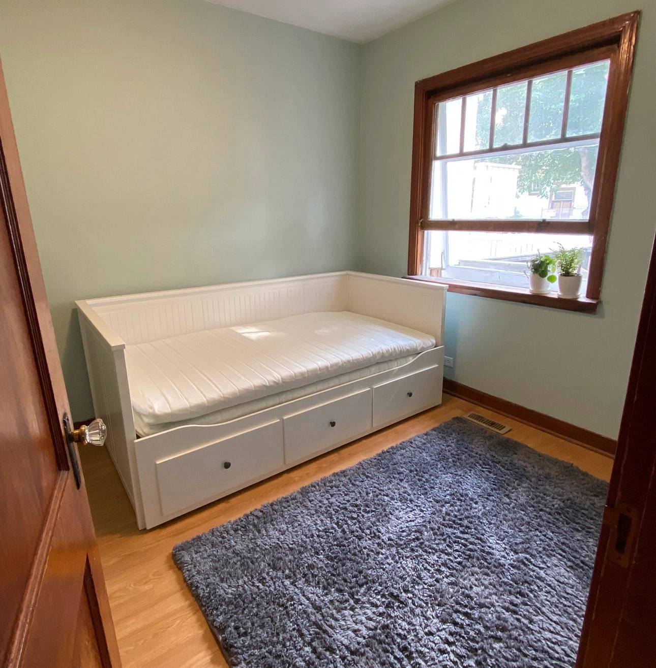 Twin Trundle Daybed w/ 2 Mattresses