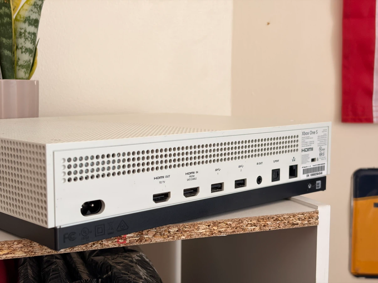 Microsoft Xbox One S 500Gb Console Model 1681 - photo 3