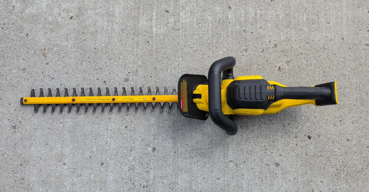 DeWalt 20V MAX 22-inch Cordless Hedge Trimmer