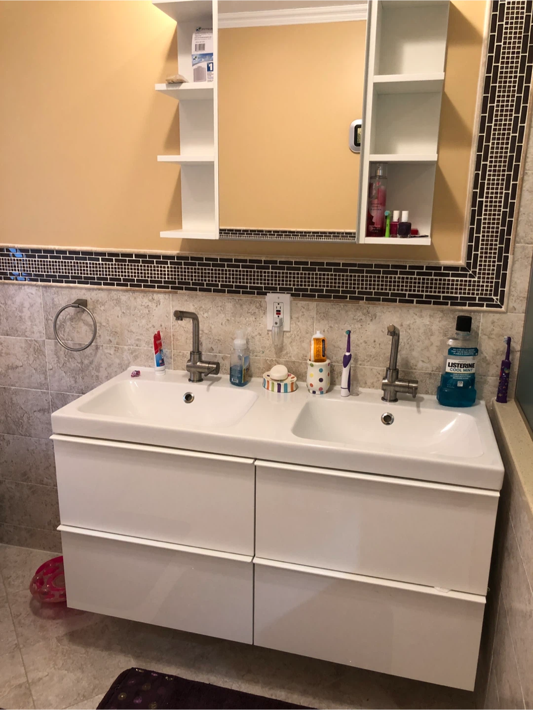 Bathroom mirror cabinet