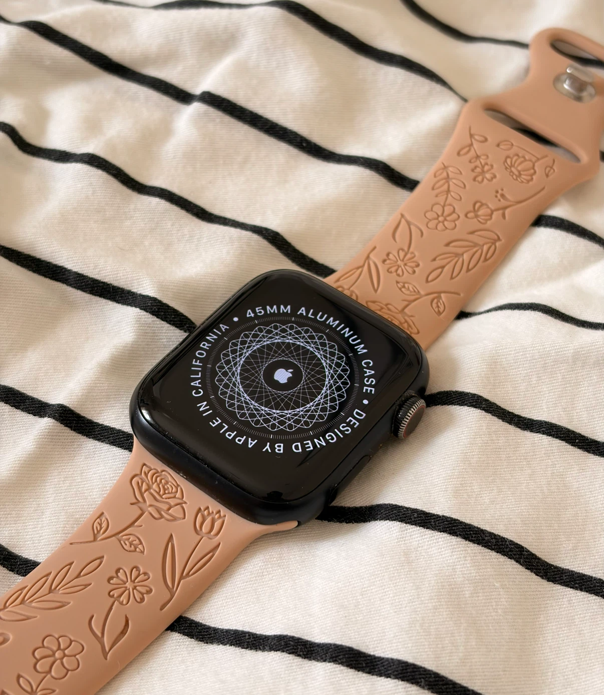 Apple Watch Series 7 45mm + Cellular Aluminum Case