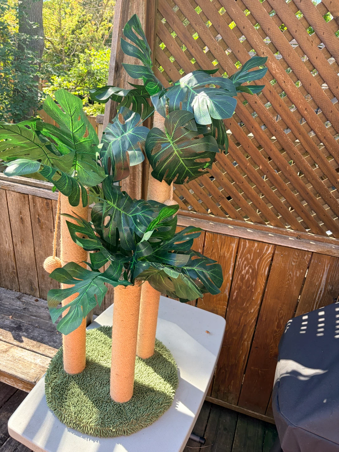 Monstera Leaf Cat Scratching Post - photo 2