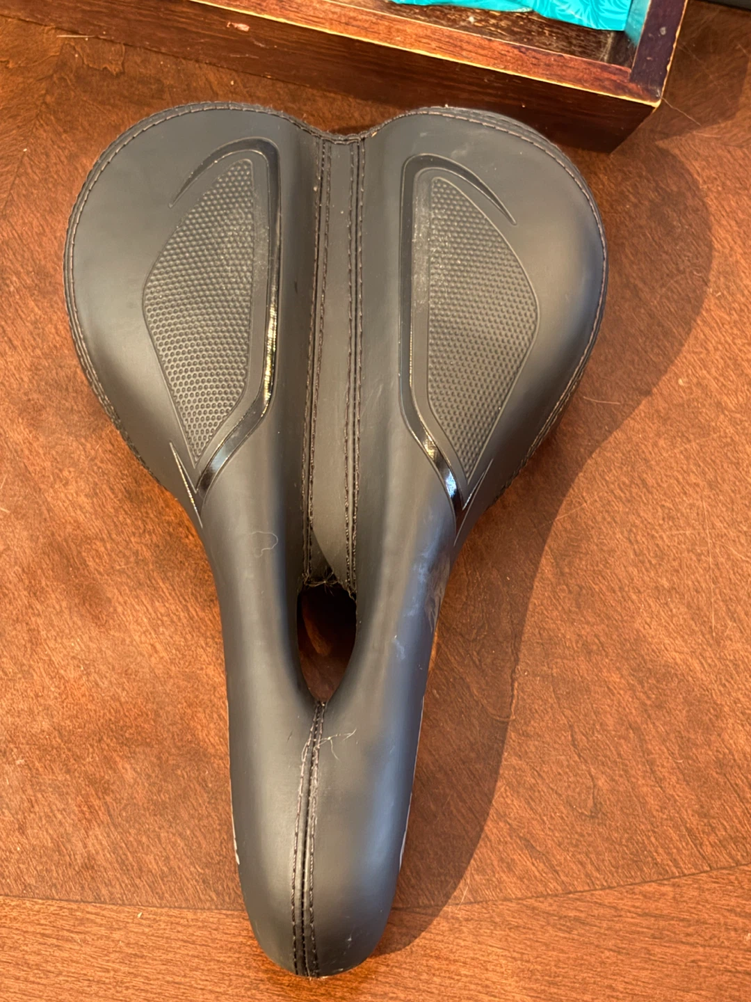 Raleigh Bicycle Saddle with Rear Light