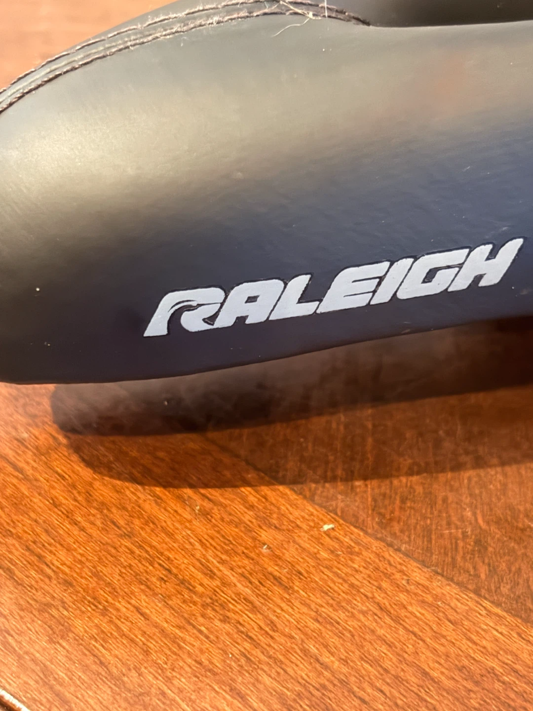 Raleigh Bicycle Saddle with Rear Light - photo 2