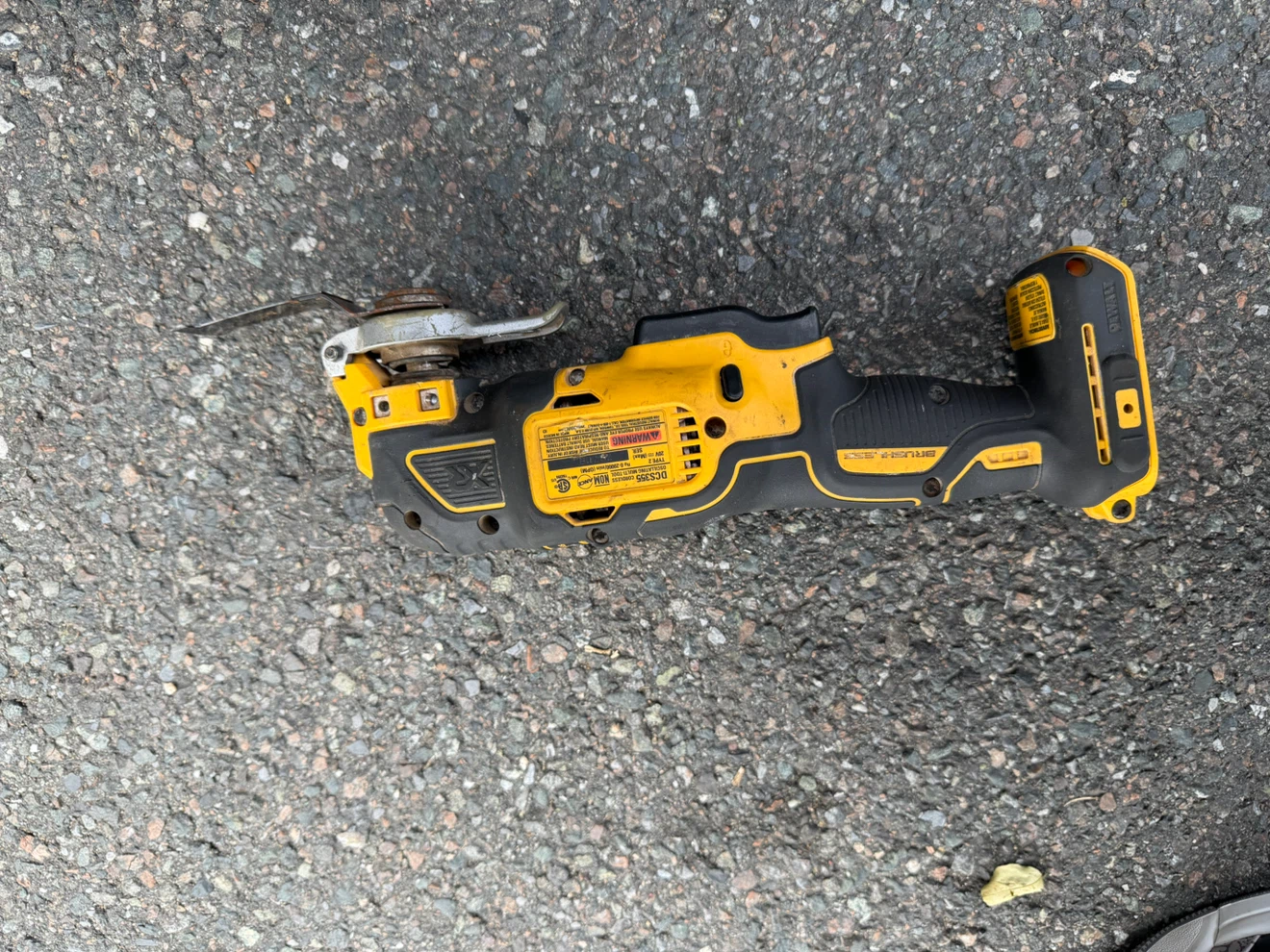 DEWALT 20V MAX XR Oscillating Multi-Tool - photo 2