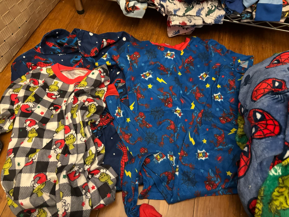 Spiderman and Grinch Pajama Bundle - photo 2