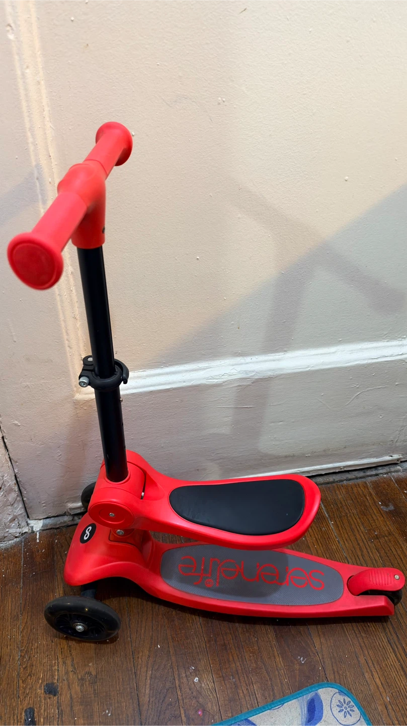SereneLife Kids 3-Wheel Kick Scooter