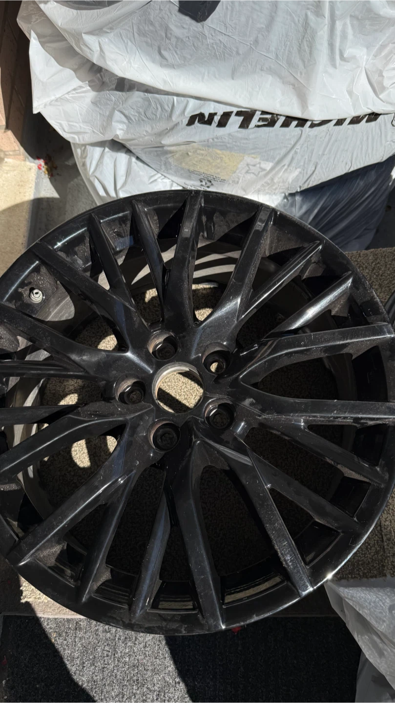 Black Alloy Vehicle Rim 18x8J - photo 2