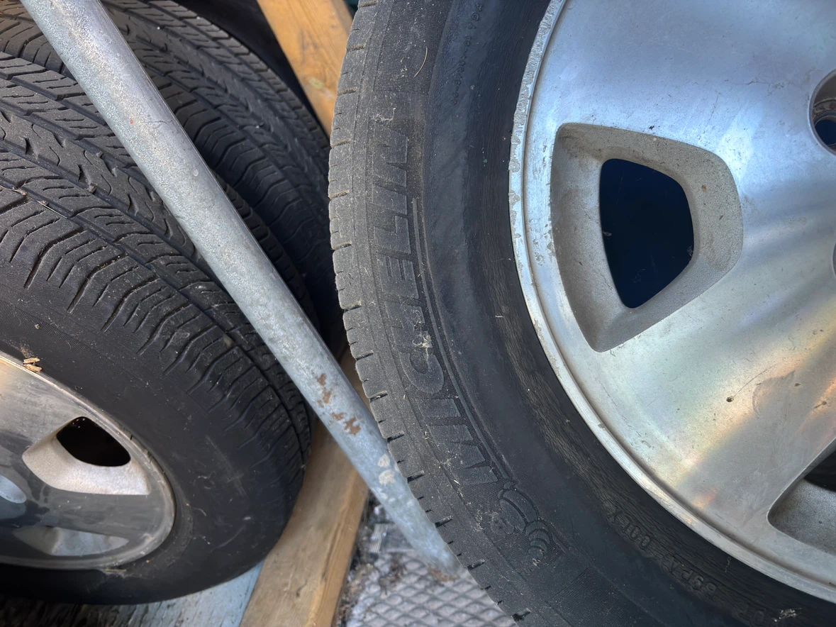 Set of 4 Michelin Tires with Honda Rims - photo 3