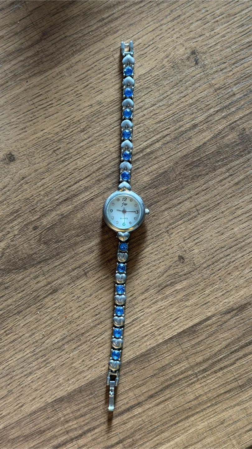 JW Quartz Ladies Watch. Needs change batteries