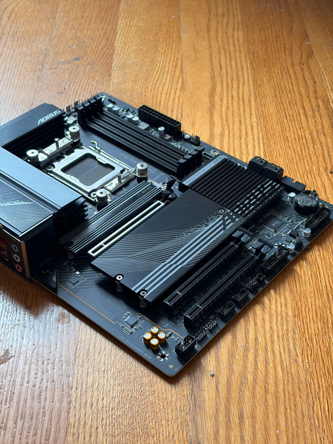 Gigabyte B650 AORUS ELITE AX Motherboard - photo 4