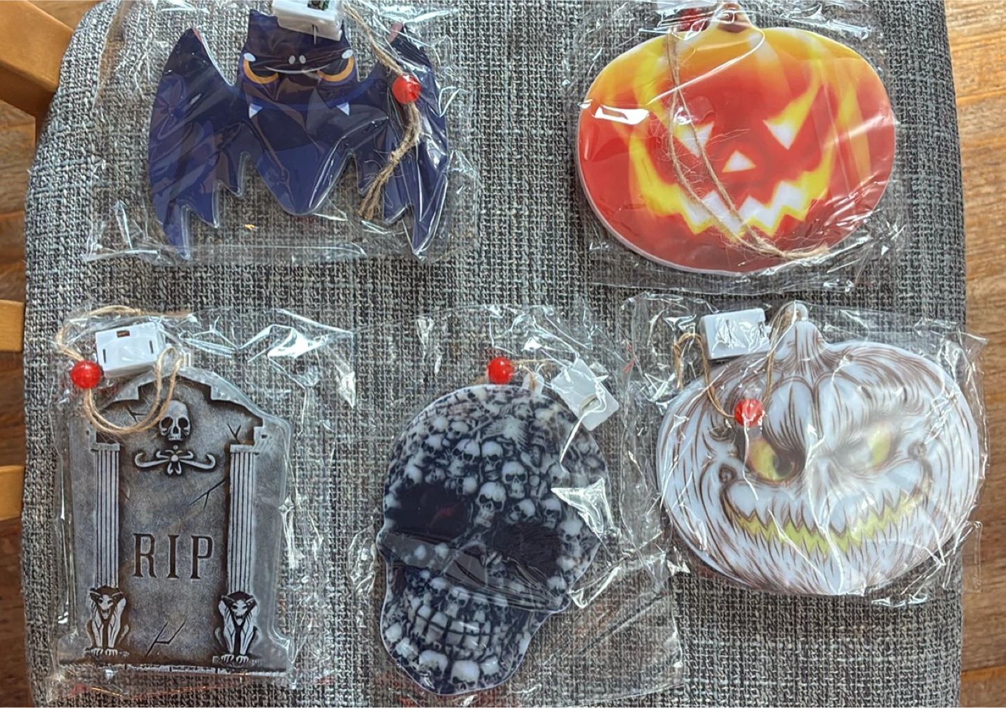 New Sealed Set of 5 LED Halloween Hanging Decorations - photo 2