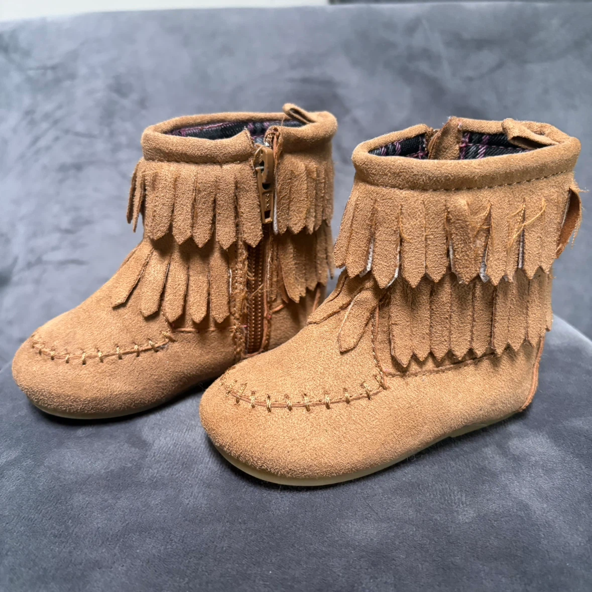 Toddler Brown Fringed Moccasin Boots Size 5 - photo 2