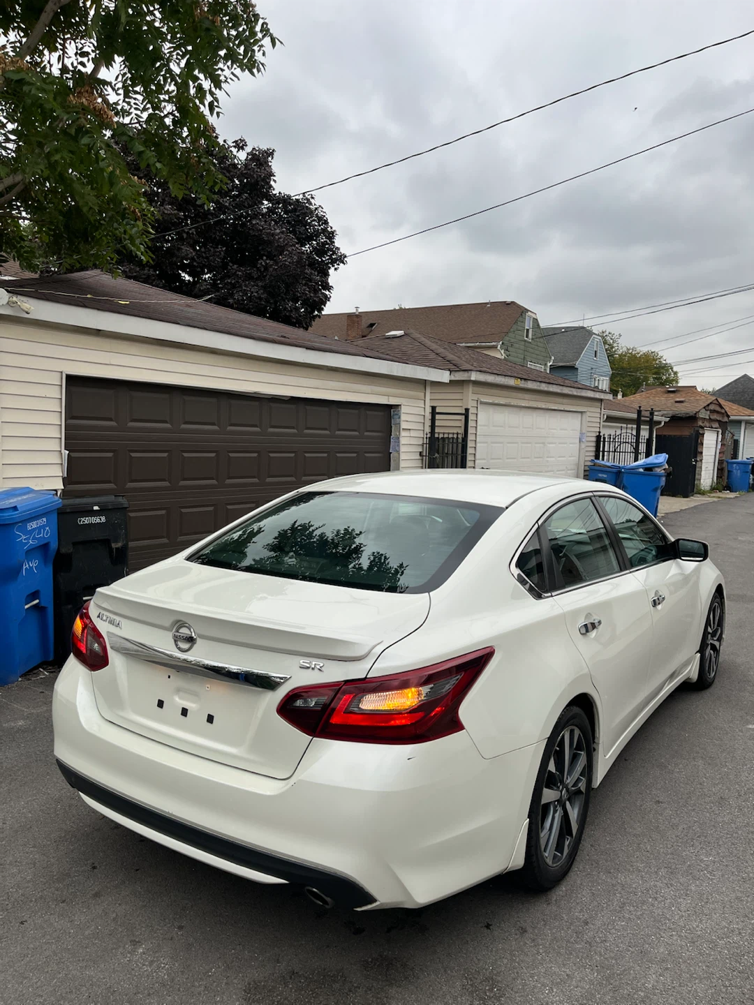 2017 Nissan Altima SR - photo 2