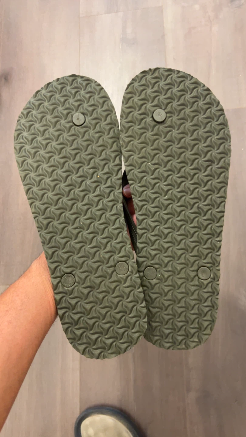 Old Navy Leaf Print Flip Flops - photo 2