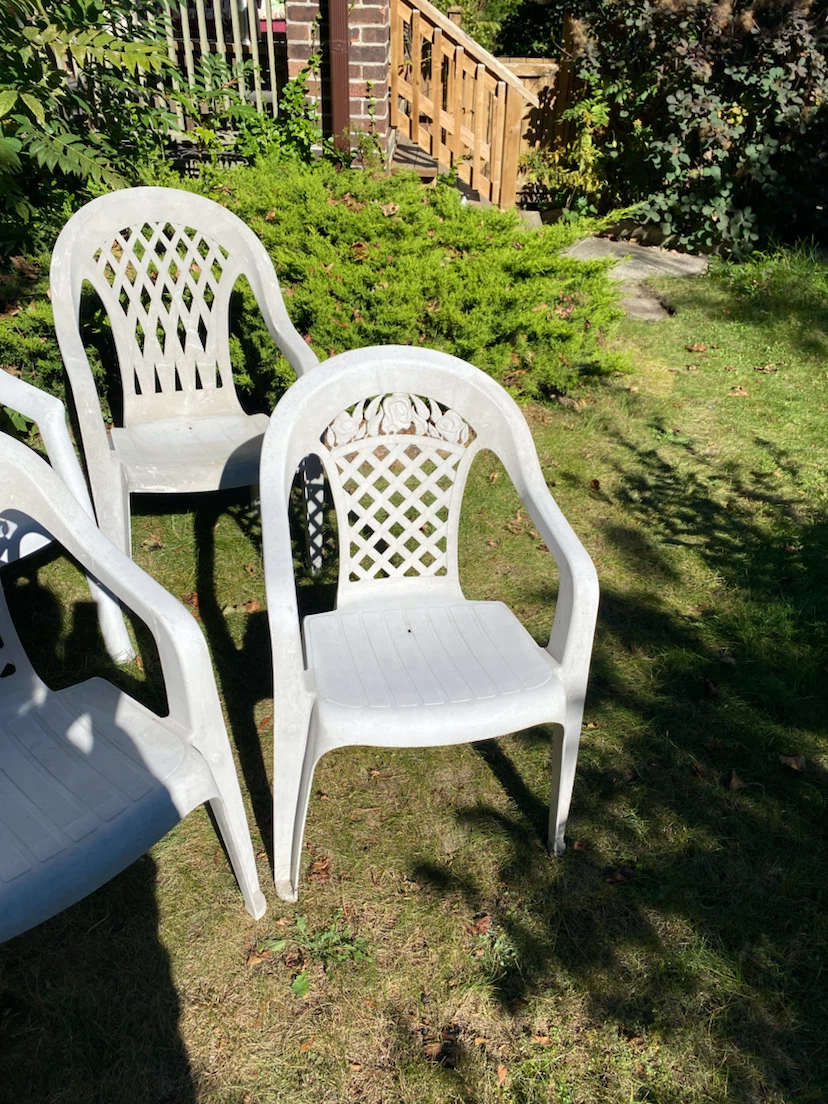 White Plastic Garden Chairs _ camping, cottage, outdoor - photo 2