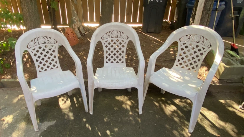 White Plastic Garden Chairs _ camping, cottage, outdoor - photo 3