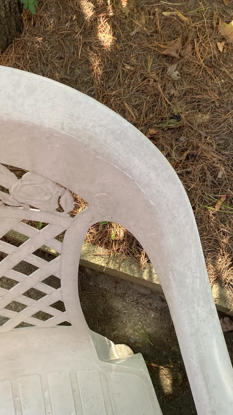 White Plastic Garden Chairs _ camping, cottage, outdoor - photo 4